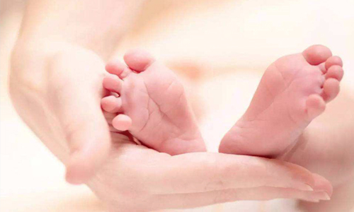 美国试管婴儿：囊胚着床后女性身体会有什么感觉？