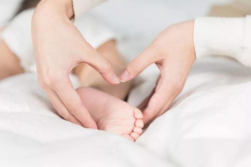 试管婴儿促排卵和自然周期哪个好，应该怎样选？
